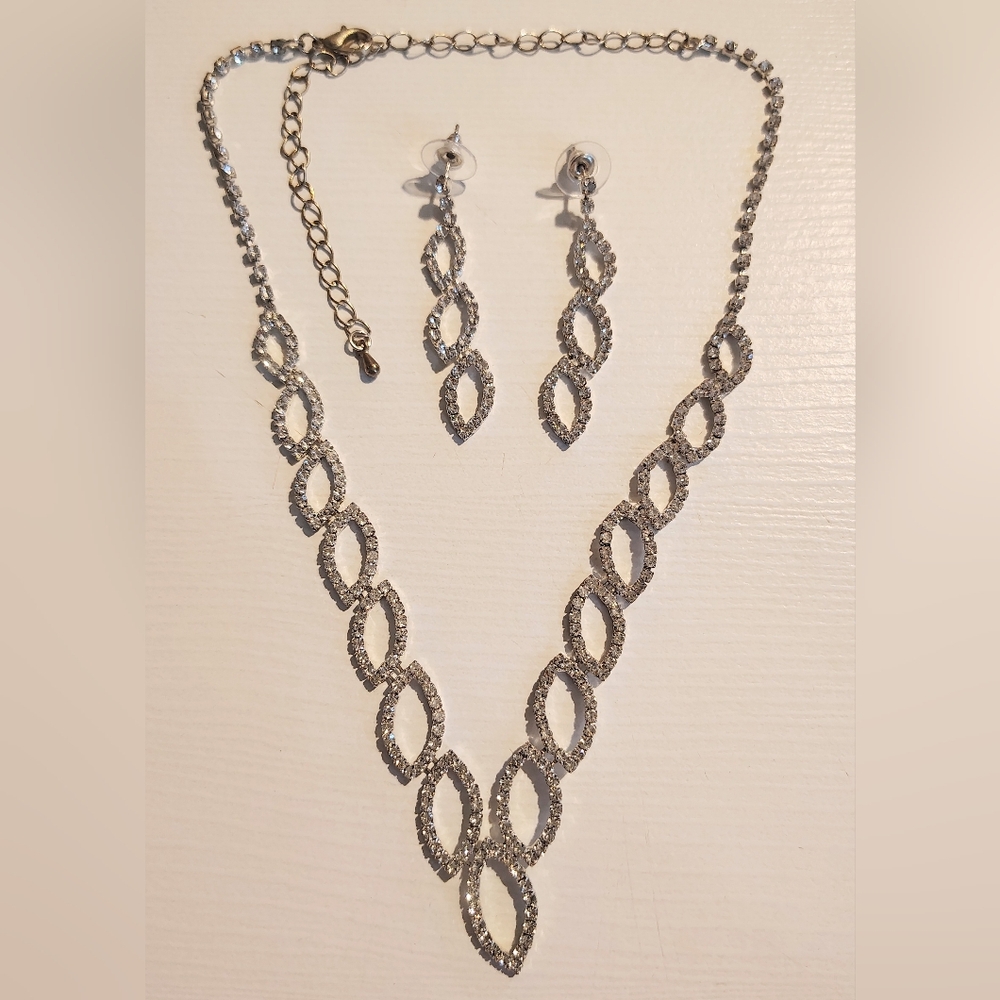 Elegant Silver Jewelry Set for Women